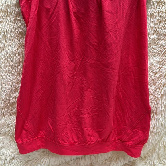 Lululemon athletica top size 10 w/ build in bra & removable cup inserts - Picture 15 of 16